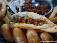 Bánh Mì Kẹp Bột Lọc Quảng Bình – Món Ăn Vặt Lạ Mà Quen