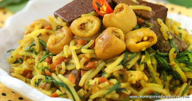 Bún Lòng Xào Nghệ Quảng Bình – Món Ăn Dân Dã Ở Chợ Đồng Hới